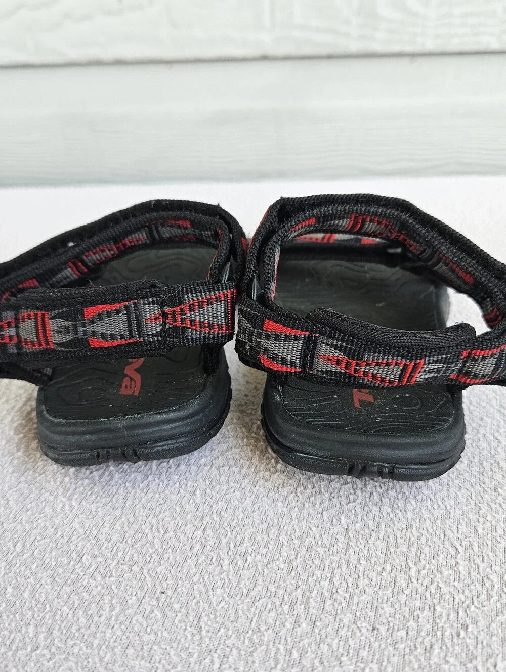 TEVA Hurricane 3 Toddler SZ 8 Outdoor Sandals Red Black Tribal Print Hook & Loop
